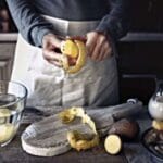 Картопляна вода — не виливайте! Поради для дому, саду та краси